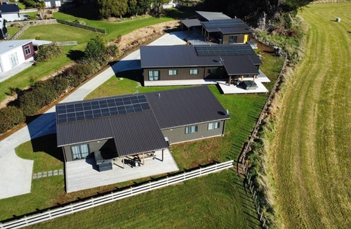 Ohakune House | Sleeping 36 people 27 beds +3 spas mountain views