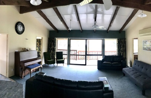 Whitianga House | Sleeps 12, spacious holiday home, great indoor outdoor flow.