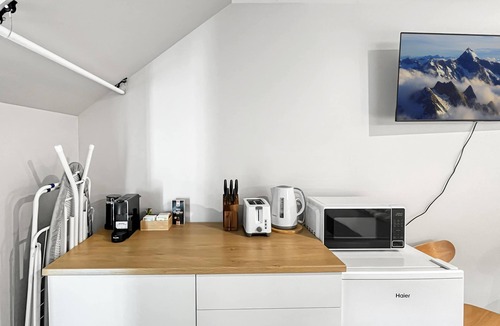 Queenstown Apartment | Smart Studio Stay | Great Value Location