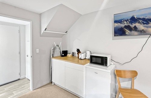 Queenstown Apartment | Smart Studio Stay | Great Value Location