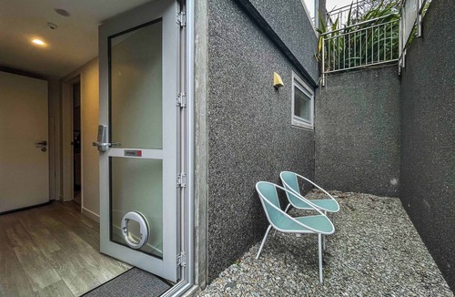 Queenstown Apartment | Smart Studio Stay | Great Value Location