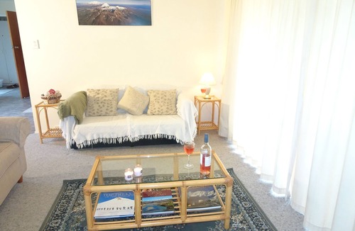 Turangi House | Smokebush Cottage - Free WiFi