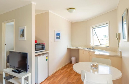 Snells Beach Hotel | Snells Beach Motel