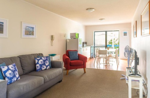 Snells Beach Hotel | Snells Beach Motel