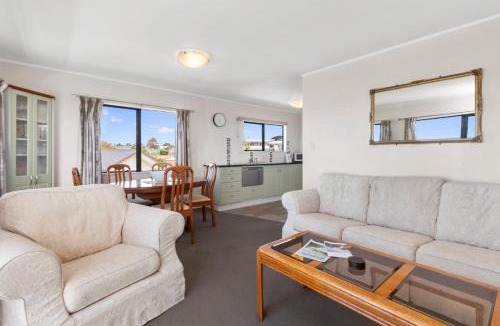 Snells Beach House | Snells Seaside Bach - Snells Beach Holiday Home