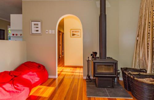 Rangataua House | Snowcano Cottage - Rangataua Holiday Home