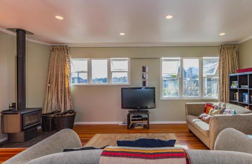 Rangataua House | Snowcano Cottage - Rangataua Holiday Home