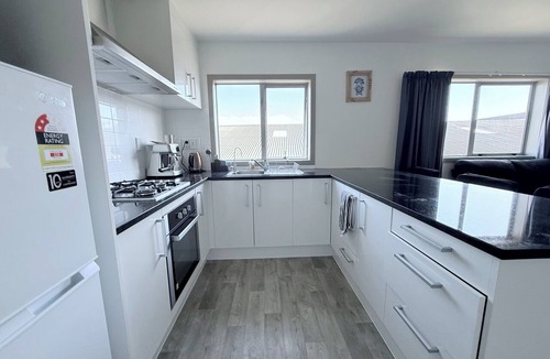 Saint Johns Apartment | Solo/Couples/Groups 1-10 persons, 4 bedrooms, 1.5bath, 2 parks - full apartment