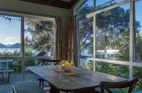 Moetapu Bay House | Sounds Magic - Moetapu Bay Bach