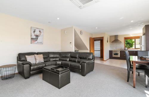 Lowburn House | Southern Belle - Cromwell Holiday Home