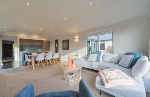 Te Anau House | Southland Sounds - Te Anau Holiday Home