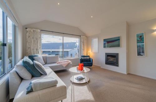 Te Anau House | Southland Sounds - Te Anau Holiday Home