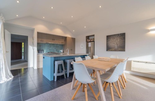 Te Anau House | Southland Sounds - Te Anau Holiday Home