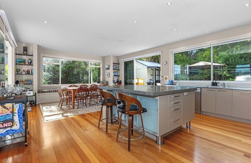 Langs Beach House | Spa and Surf Retreat - Langs Beach Holiday Home