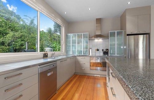 Langs Beach House | Spa and Surf Retreat - Langs Beach Holiday Home