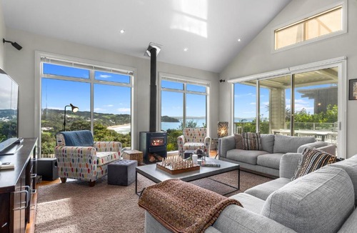 Langs Beach House | Spa and Surf Retreat - Langs Beach Holiday Home