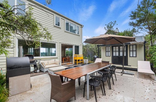 Langs Beach House | Spa and Surf Retreat - Langs Beach Holiday Home
