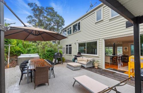Langs Beach House | Spa and Surf Retreat - Langs Beach Holiday Home