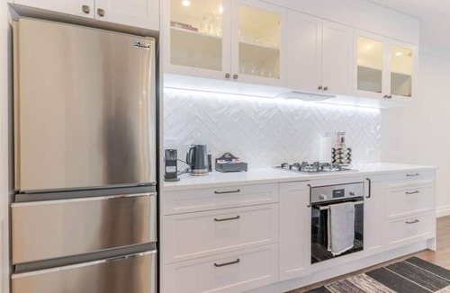 Martinborough House | Spa on Broadway - 3 Bedroom house one block from the Square