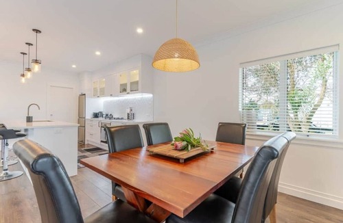 Martinborough House | Spa on Broadway - 3 Bedroom house one block from the Square