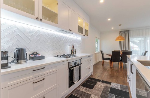 Martinborough House | Spa on Broadway - 3 Bedroom house one block from the Square