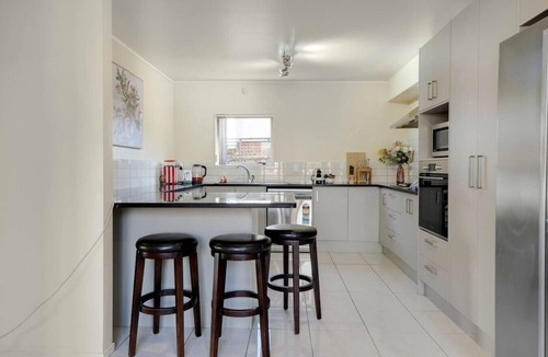 Mount Roskill House | Spacious Central 4BR Home in Mt Roskill w Parking