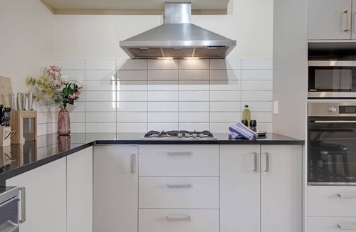 Mount Roskill House | Spacious Central 4BR Home in Mt Roskill w Parking
