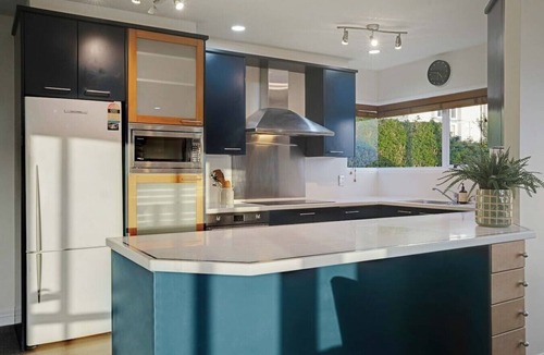 Mount Eden House | Spacious Mt Eden Oasis | Views, Parking, Air-Con