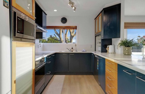 Mount Eden House | Spacious Mt Eden Oasis | Views, Parking, Air-Con