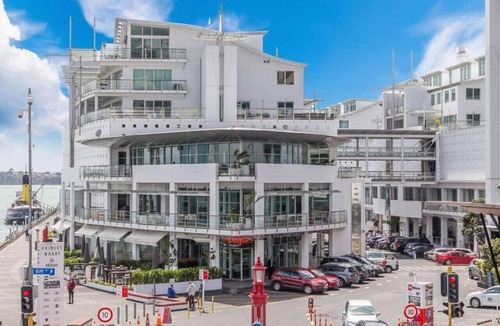 Auckland Central Business District Apartment | Spacious 3-Bed Waterfront Apartment