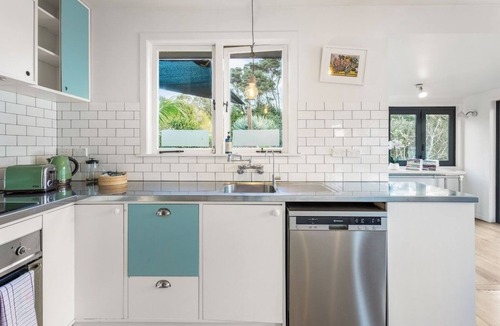 Avondale House | Spacious 3BR | 2 BA | Car Park