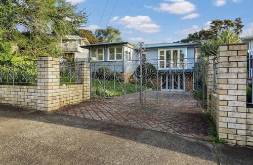 Avondale House | Spacious 3BR | 2 BA | Car Park
