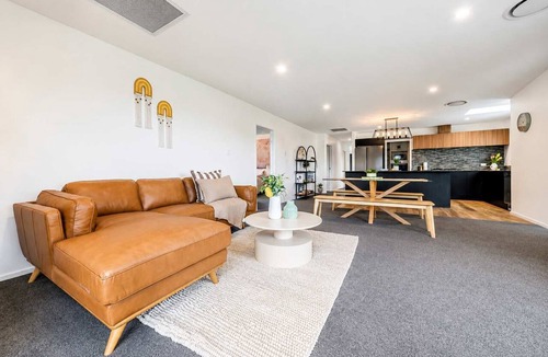 Hoon Hay House | Spacious 4BR Home | Spa and Two Lounges + Games