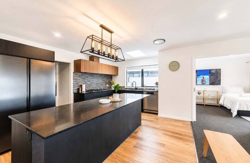 Hoon Hay House | Spacious 4BR Home | Spa and Two Lounges + Games