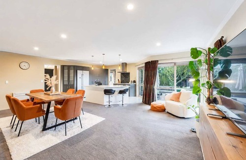 Halswell House | Spacious 4BR Retreat | Halswell Domain Park & Lake Views