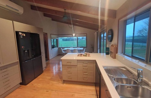 Ngahinapouri House | Spacious 5 Bedroom House in Ngāhinapōuri Family Retreat