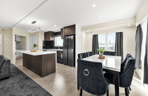 Owhata House | Spacious 5-Bedroom Family Home Near Lake Rotorua & Rotorua CBD