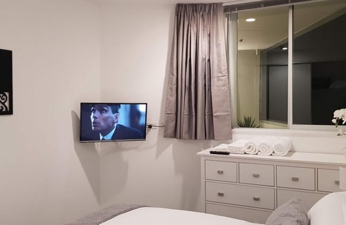 Auckland Central Business District Apartment | Spacious Apartment next to Victoria Park + Heatpump, Carpark