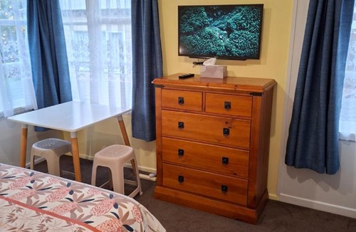 Hamilton East House | Spacious bedroom so close to Hamilton Gardens