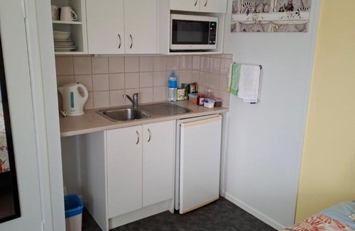 Hamilton East House | Spacious bedroom so close to Hamilton Gardens