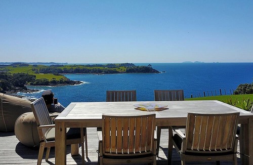 Taiharuru Villa | Spacious Deluxe Cottage Escape for Eight Guests near Ngunguru Bay, North Island