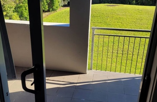 Onehunga Apartment | Spacious double bedroom with private bathroom & balcony available.