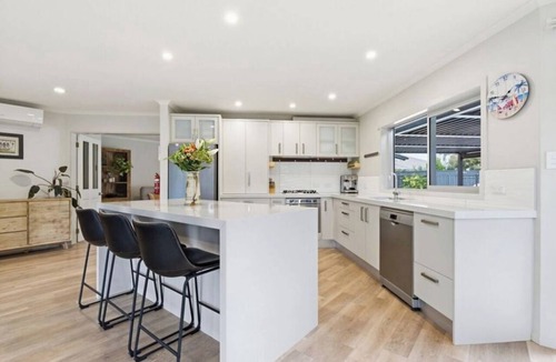 Papamoa Beach House | Spacious Family Beach House with Pool – Perfect Papamoa Getaway
