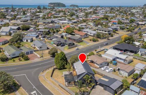 Whangamata House | Spacious Family Getaway - Whangamata Holiday Home