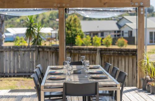 Whangamata House | Spacious Family Getaway - Whangamata Holiday Home