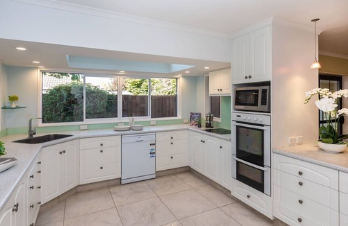 Halswell House | Spacious Retreat