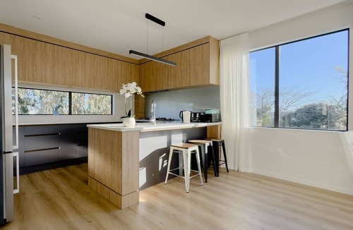 Forrest Hill House | Spacious Three-Bedroom Home in Forrest Hill