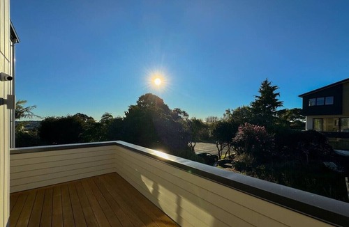 Forrest Hill House | Spacious Three-Bedroom Home in Forrest Hill