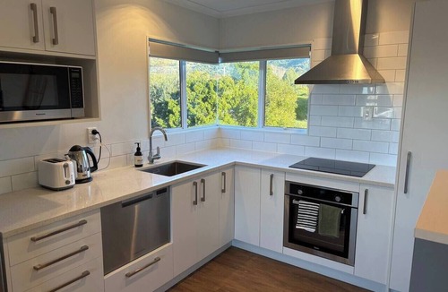 Waimarama House | Spacious Waimārama Beach House with Large Deck