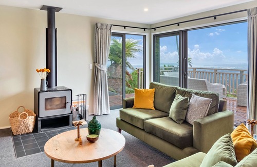 Waiatarua House | Spectacular Hilltop Retreat near Piha